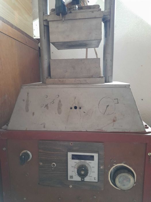 Преса за изпичане на златарски матрици