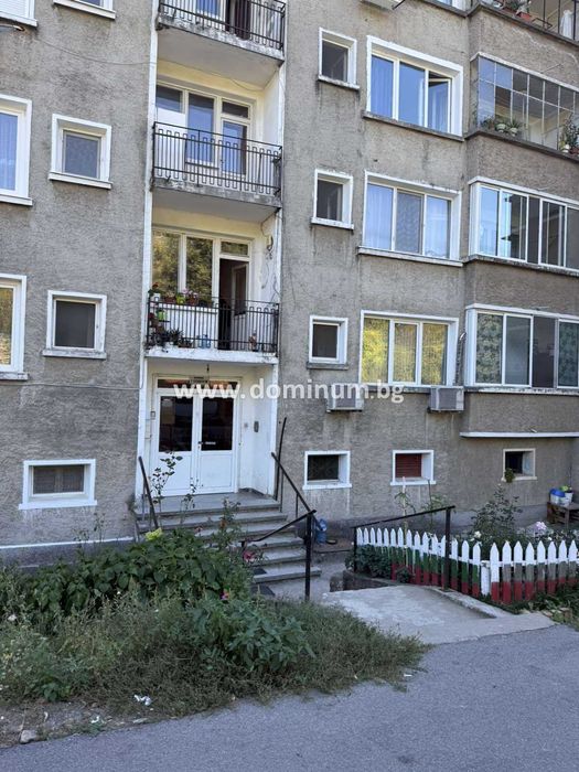 Продава тристаен апартамент