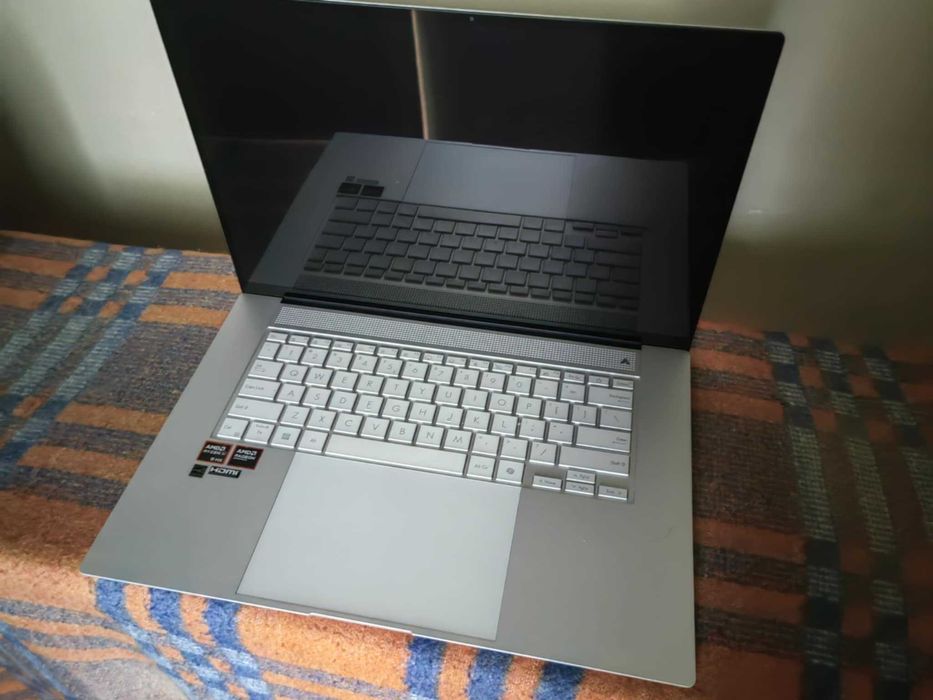 Urgent Laptop ASUS Zenbook S AMD Ryzen AI 9 HX 370 32GB 1TB Windows 11
