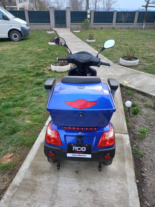 Vand triciclu electric perfect funcțional folasit doar un an și jumata