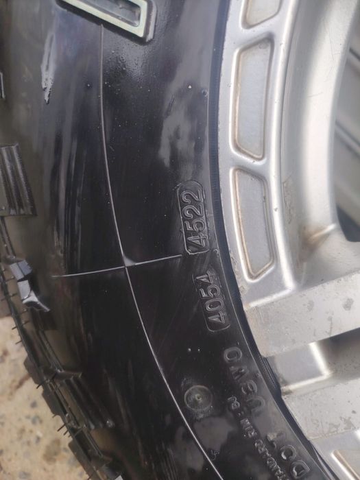 Продам комплект внедорожных шин с дисками