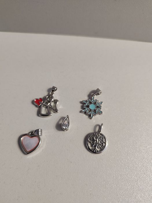 Продам новые серебряные подвески