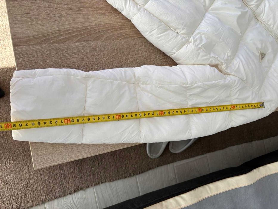 Ново дамско яке GUESS