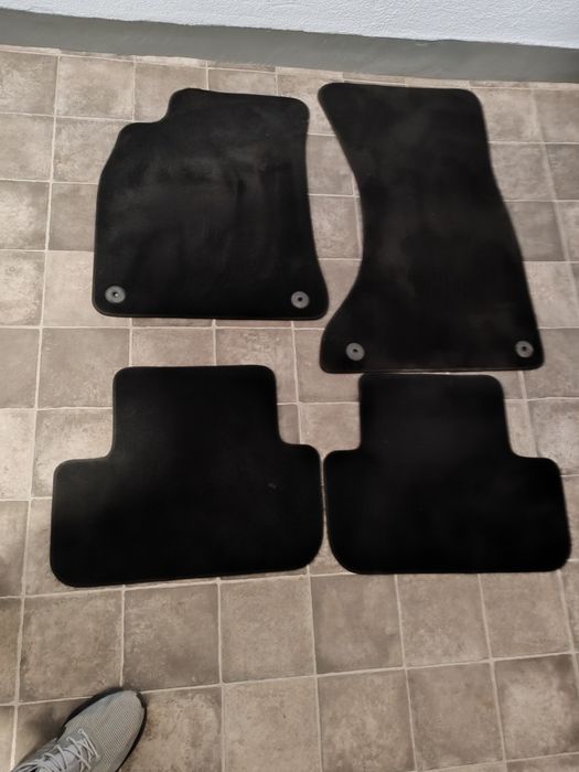 Оригинални мокетни стелки за Ауди А4 Б 8 комби във много добро състоя!