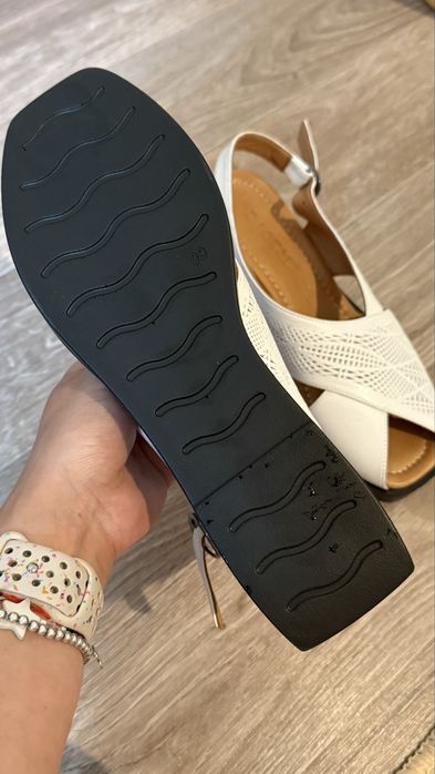 Босоножки новые