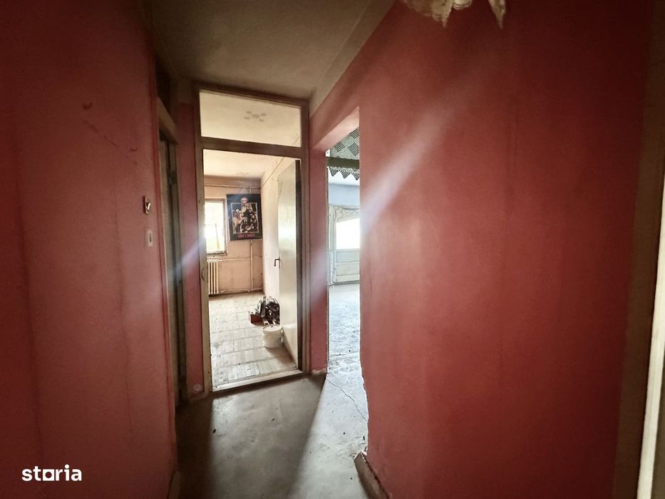 Apartament decomandat cu 3 camere si potential excelent – Zona Soare