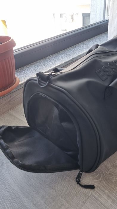 Geanta Essentials