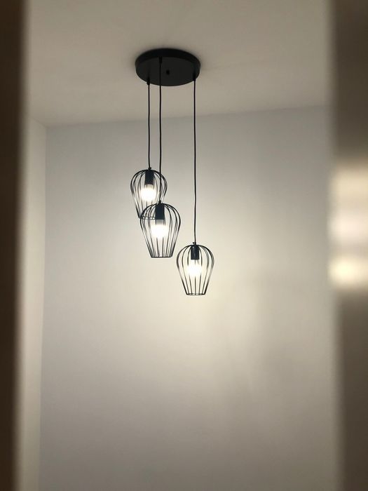 Lampă 3 becuri profil metal negru reglabile pe înălțime