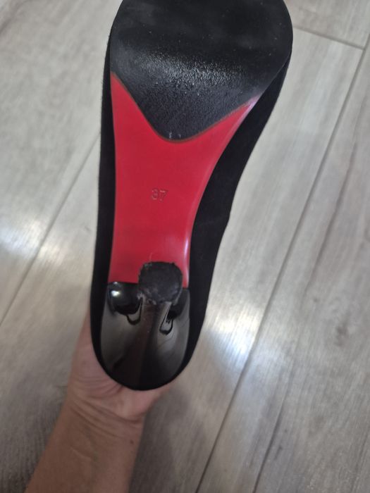 Продам женские туфли