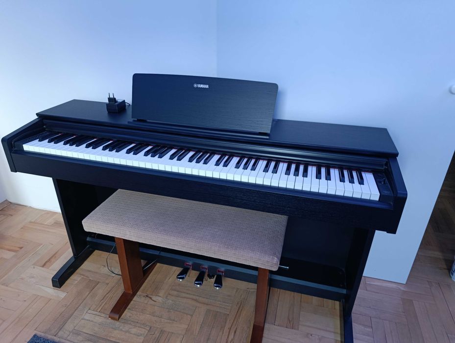 Продавам пиано Yamaha ARIUS YPD-145B