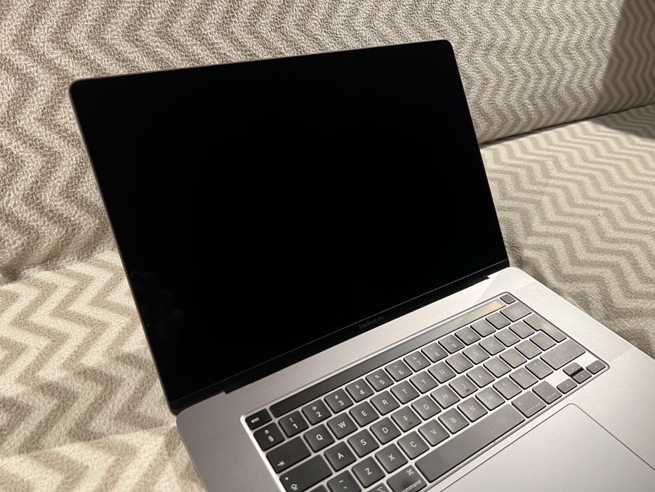 MacBook Pro 16-inch 2019, full box, Cycle Count 140