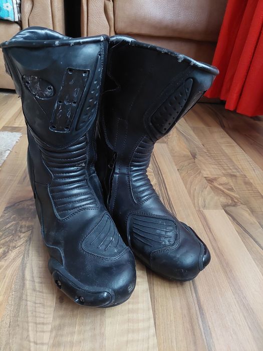 Cizme moto,enduro ,marime 43 ,piele naturala,au uzura.