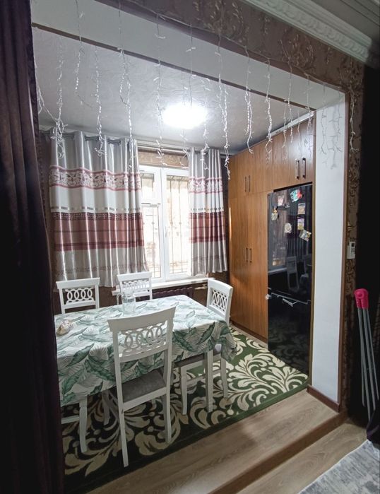 Продается двух комнатная квартира рядом со станцией метро яшнобад