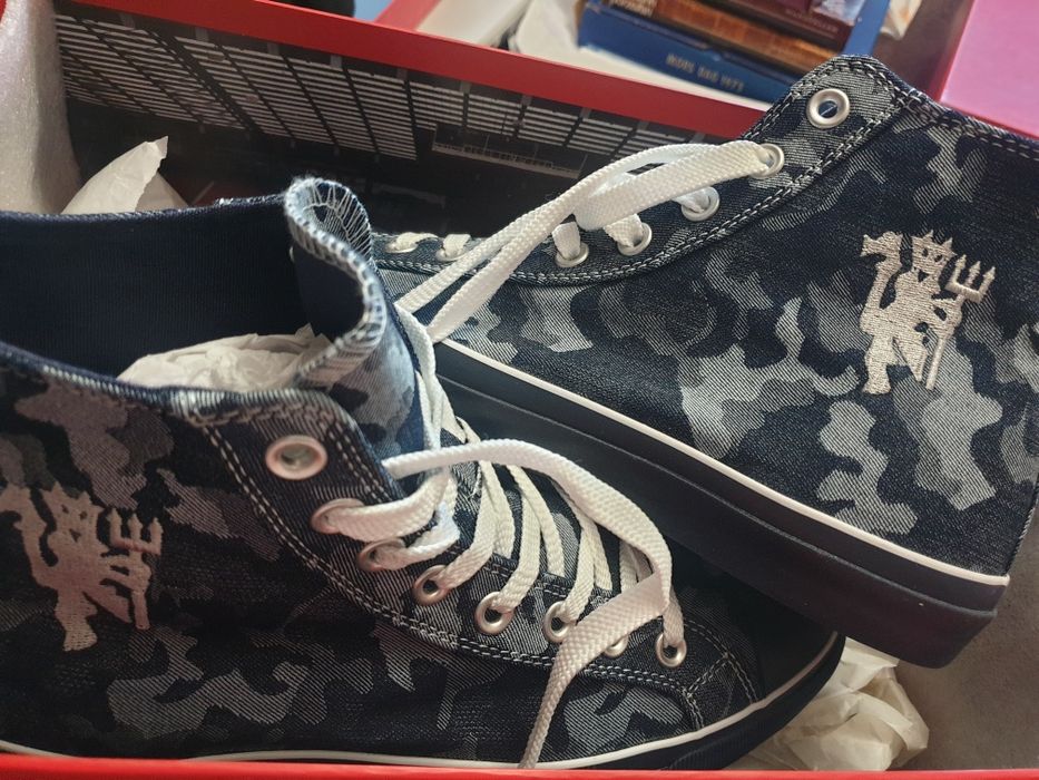 Кецове  Convers с лого Manchester  united