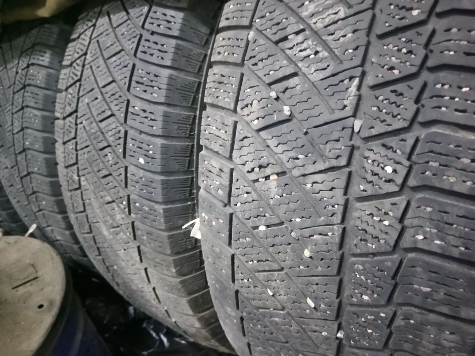Продам резину 235/65/17