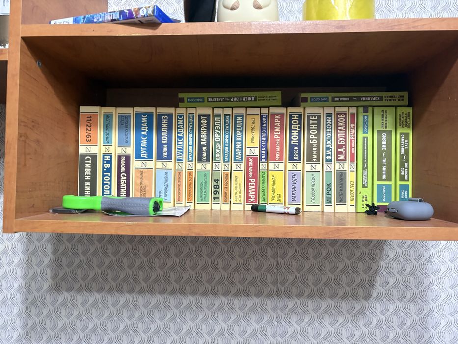 Продам книжну полку