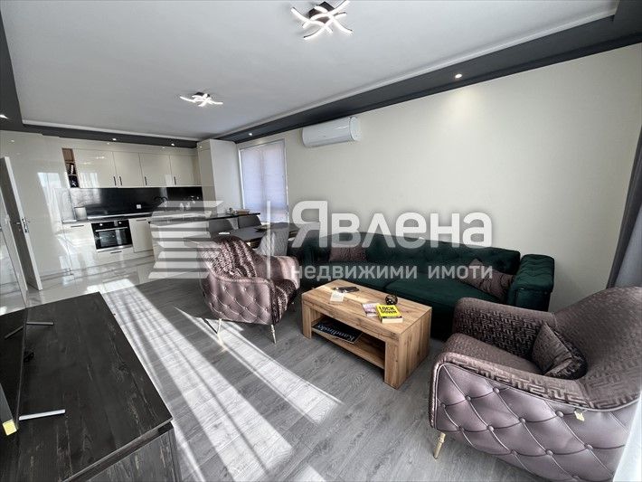 Продава се Тристаен апартамент в Варна, Изгрев - 85 кв.м за 2648 €/кв.м - Снимка #1