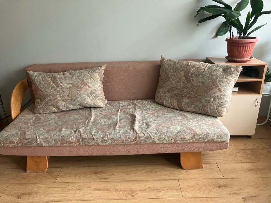 Разтегателен диван