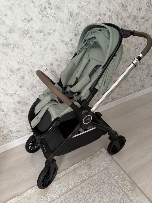 Новая прогулочная коляска Kidilo D900