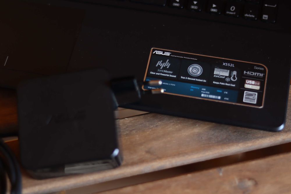 Лаптоп Asus X552L с лицензирана Windows 10 Pro ОС