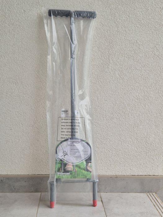 Aerator manual pentru gazon