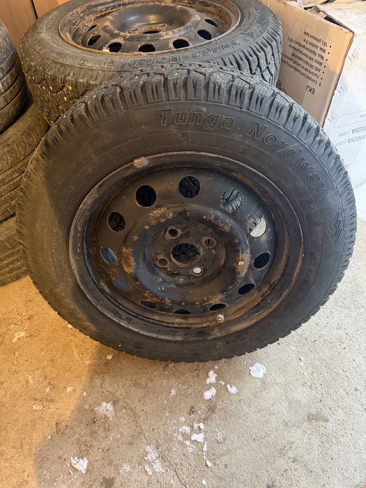 Продам зимние шины в комплекте с дисками