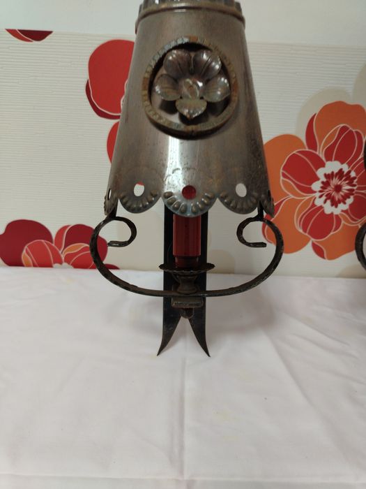 Битови лампи за стена