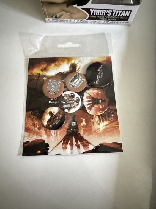 funko pop фигурка Attack on titan Ymir’s titan и значки