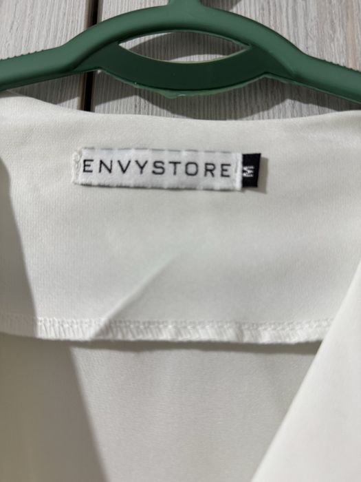 Короткое платье с длинным рукавом