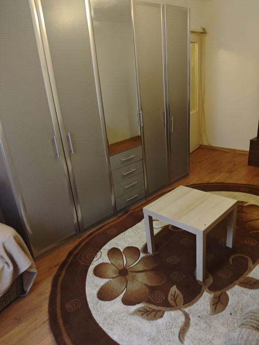 Închiriez apartament