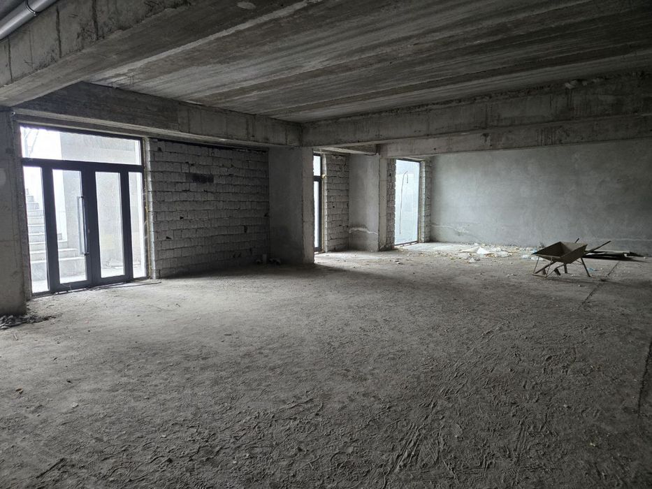 полуподвал сотилади 135 квадрат 39000$