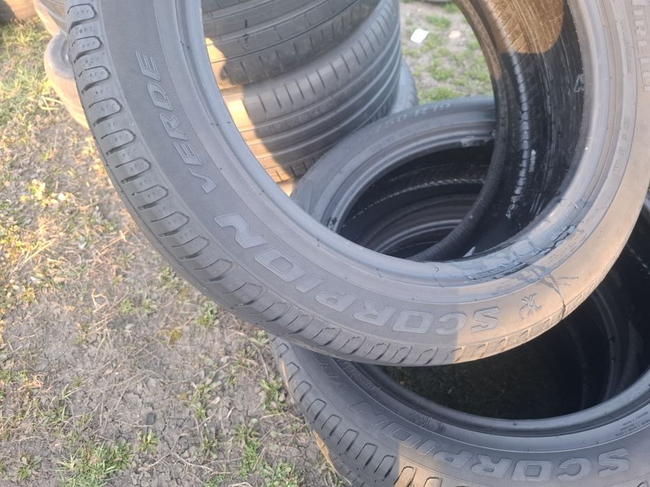 Vand set anvelope 235 55 19 pireli de vara bune