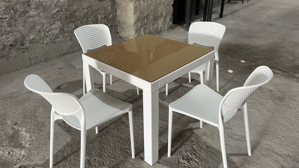 Plastmassa stol stul. Пластиковые столы и стулья для кафе