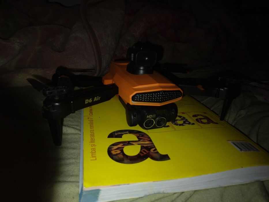 Vând dronă aproape nouă