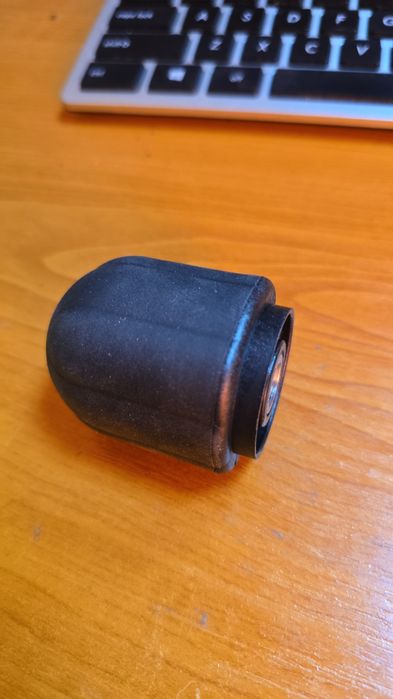 Suruburi pentru bracketi boxe D&B audiotechnik