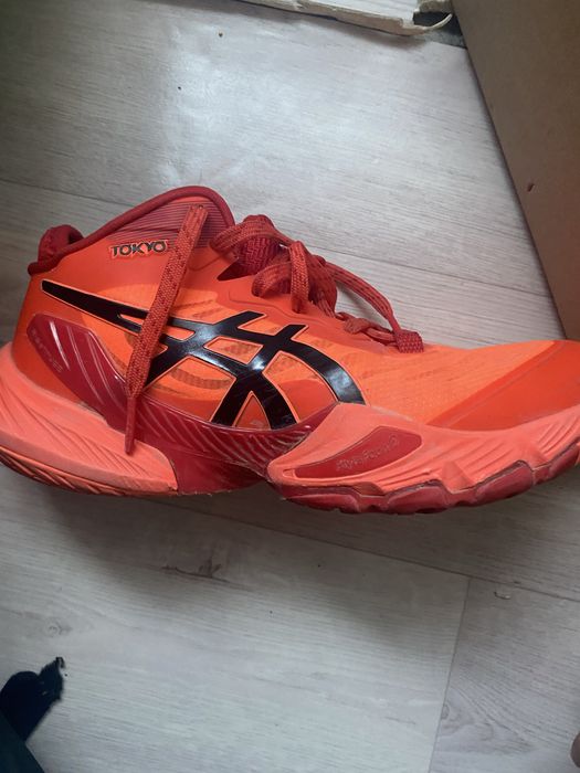Асикс токио красные