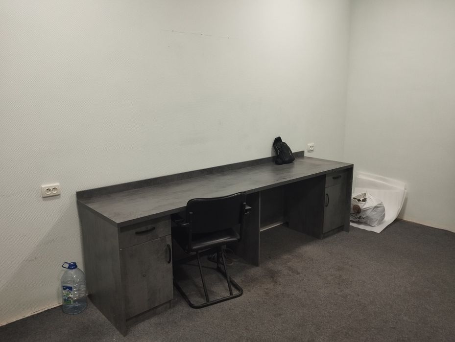 Office mebel stol i stenka