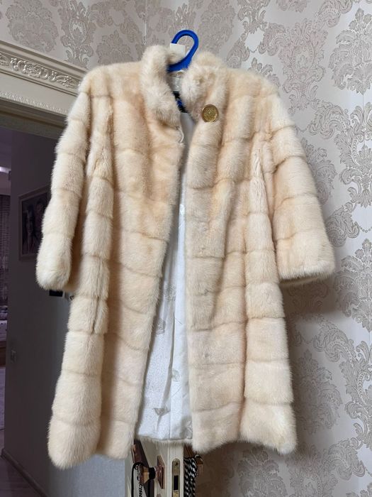 Белая норковая шуба
