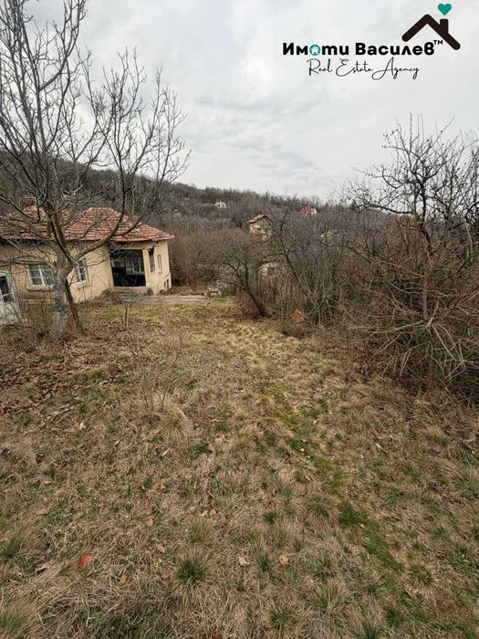 Продава КЪЩА област София, с. Извор