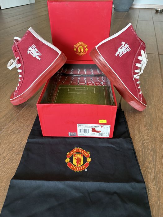 Нови оригинални кецове на MANCHESTER UNITED