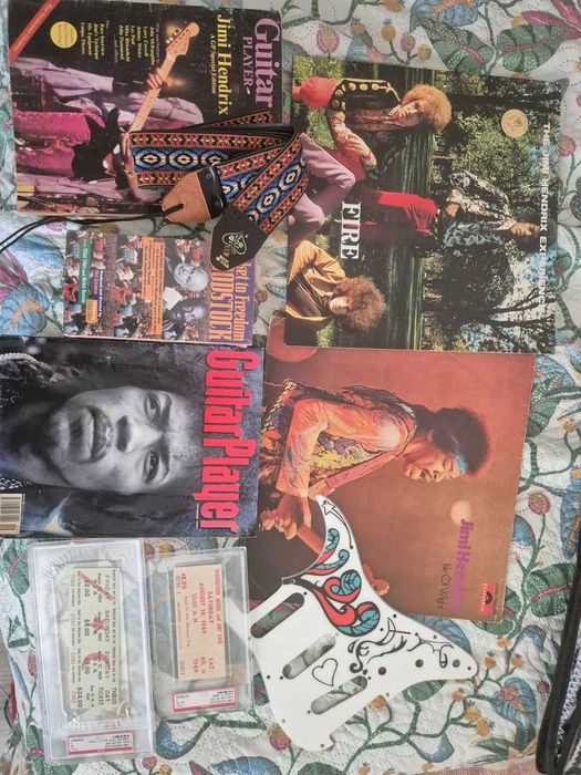 Продавам един лот Удсток 1969 Джими Хендрикс и грамофонни плочи