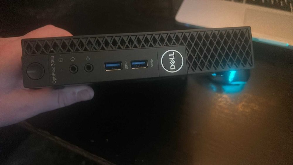продавам мини компютър dell 3060 I3
