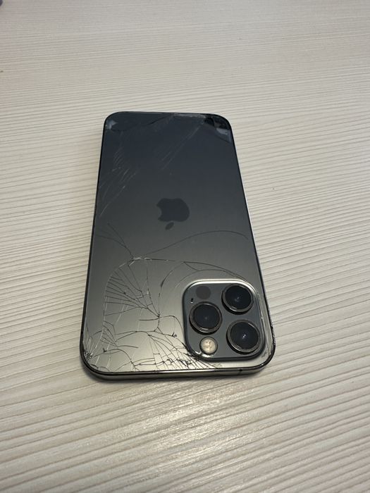 iPhone 12 Pro 128GB Graphite – Funcțional 100% / Spate spart