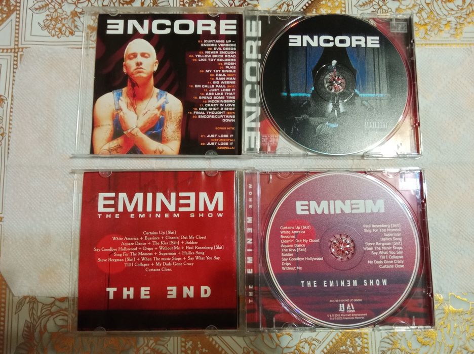 Продам два компакт диска EMINEM.