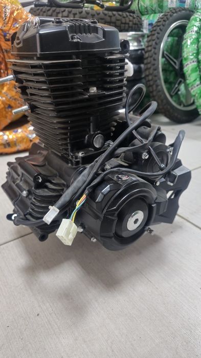 Двигатель на мотоцикл 200 куб.см