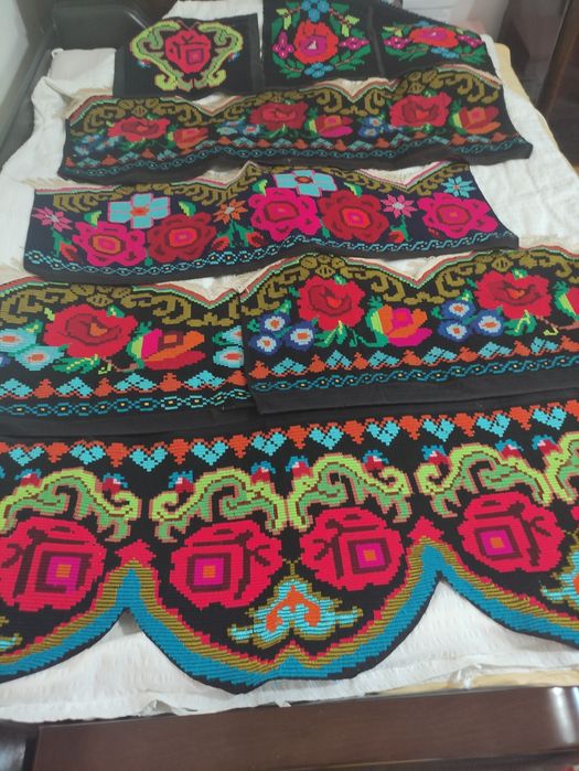 Vând draperii, cuverturi de pat, prosoape decorative, păretare