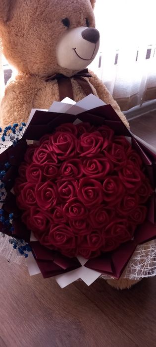 Букет от изкуствени рози – стилен и вечен подарък