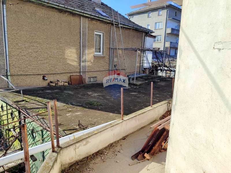 Продава се Етаж от къща в Попово - 245 кв.м за 354 €/кв.м - Снимка #1