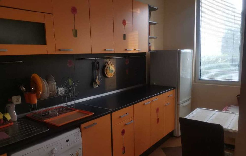 Дава се под наем Тристаен апартамент в Бургас, Славейков - 70 кв.м за 200 € - Снимка #3