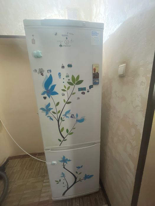 Холодильник Indesit